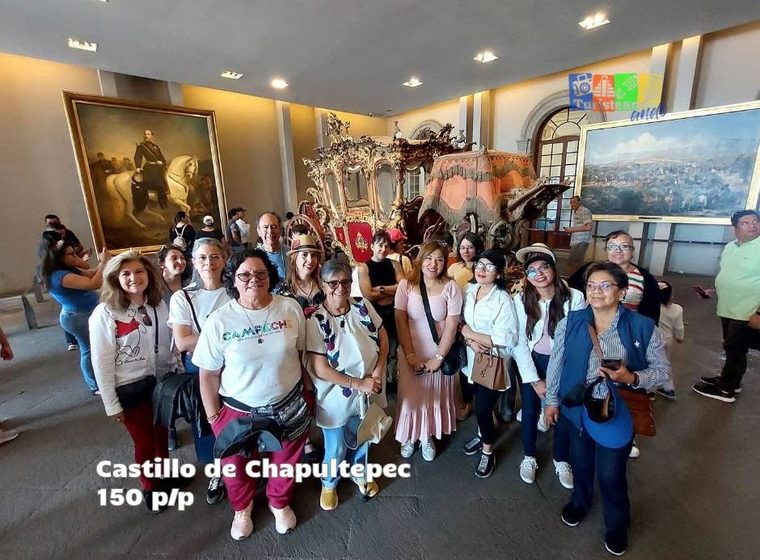 Grupo dentro del Castillo de Chapultepec